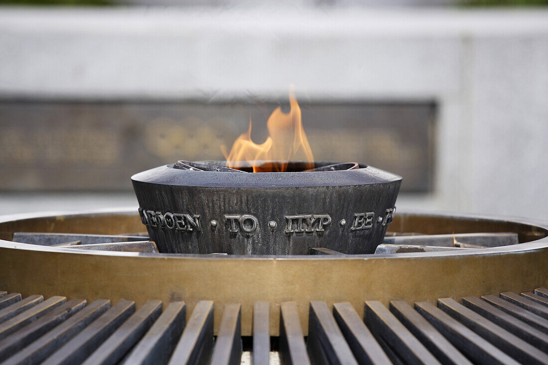 Olympische Flamme vor dem Olympischem Museum, Ouchy, Lausanne, Kanton Waadt, Schweiz