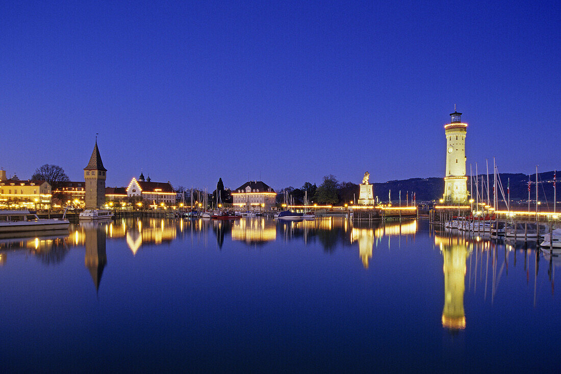 Hafeneinfahrt von Lindau am Bodensee, Bayern, Deutschland