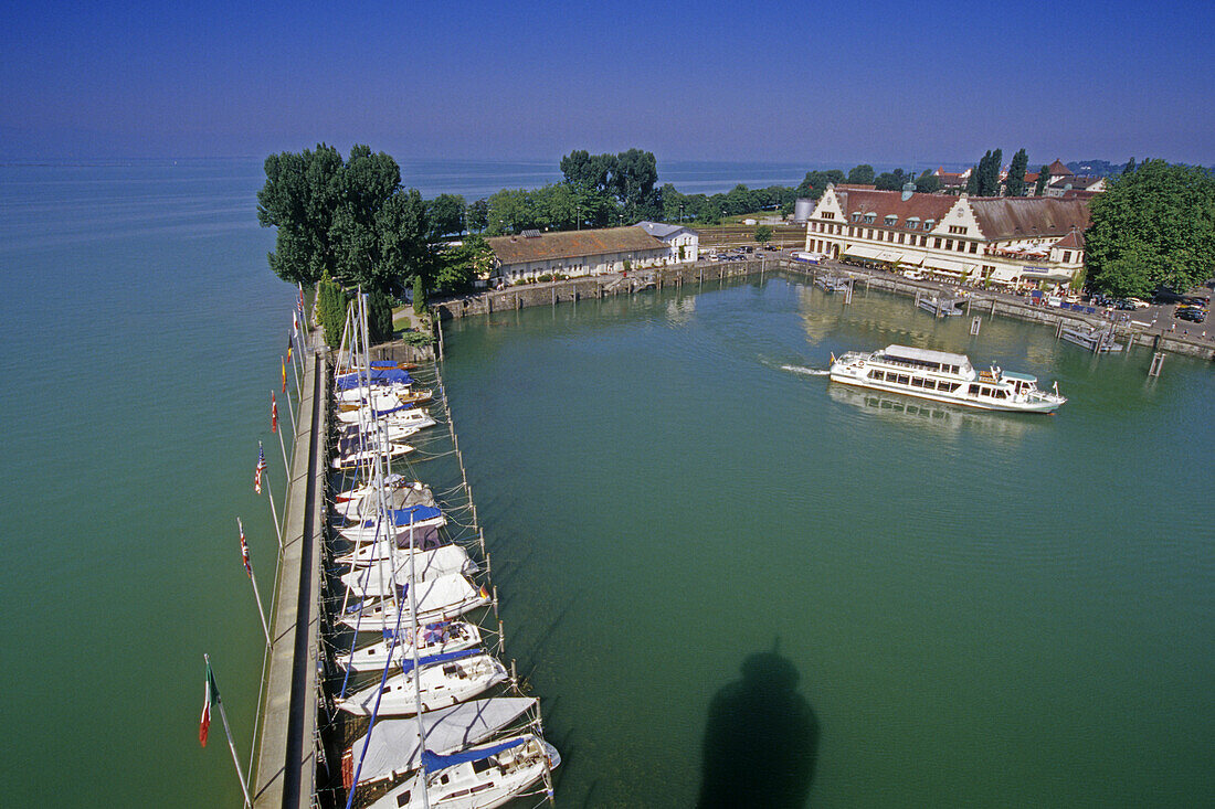 Ausflugsschiff im Hafen, Lindau, Bodensee, Bayern, Deutschland