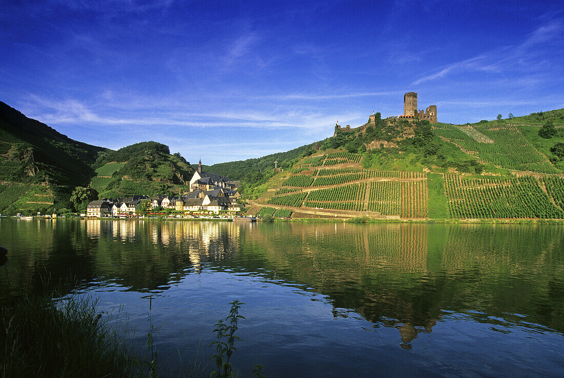 Beilstein und Burg Metternich an der Mosel, Rheinland-Pfalz, Deutschland