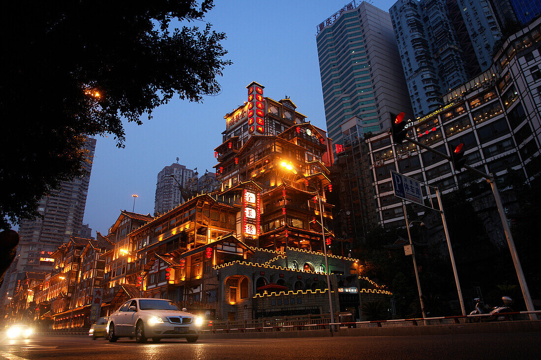 Evening athmosphere at the Hongyadong Folklor Mall, Chongqing, China, Asia