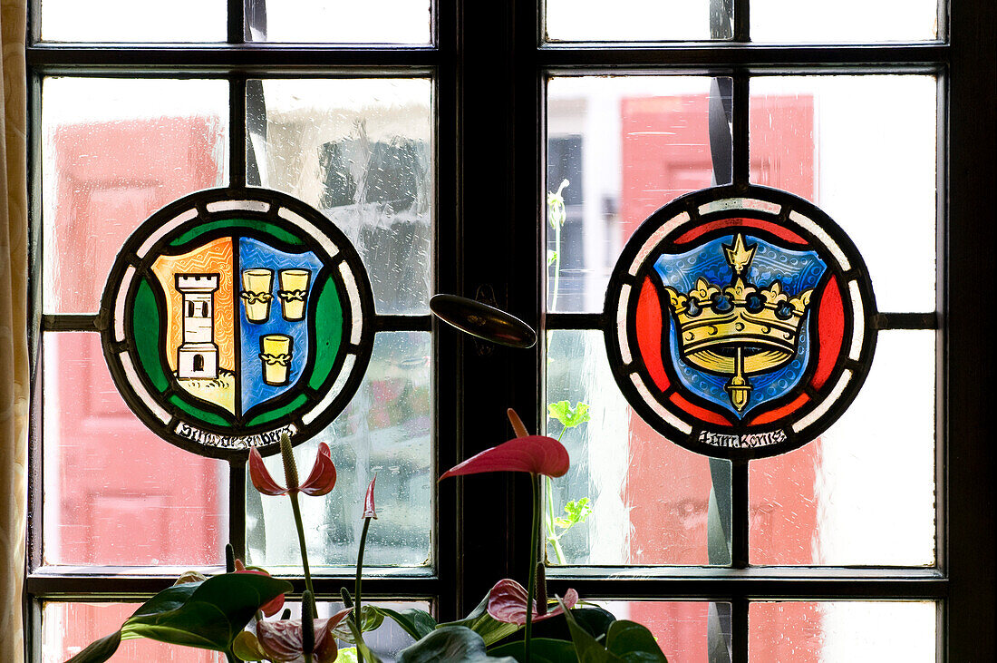 Window with emblem, Hotel and Restaurant Löwen, Marktbreit, Franconia, Bavaria, Germany