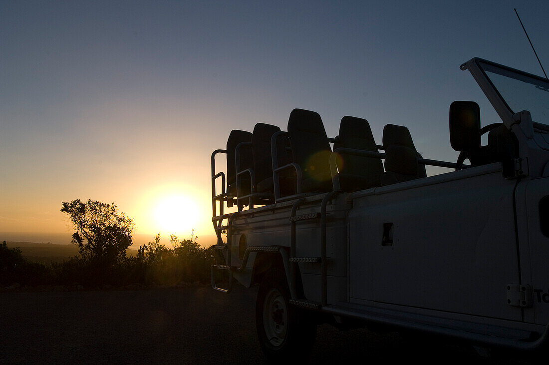 Detail eines Jeeps bei Sonnenuntergang, Gansbaai, Grootbos Naturschutzgebiet, Südafrika, Afrika