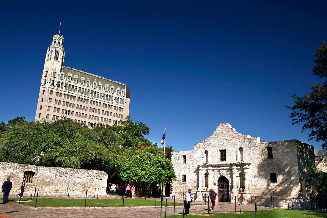 The Historic Alamo and the Medical Arts Building, San Antonio, Texas, USA, United States of America