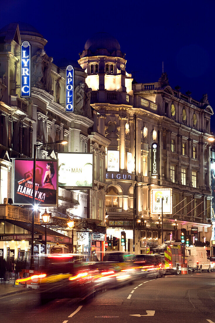 Theaterviertel bei nacht, Shaftsbury Avenue, West End, London, England, Großbritannien, Vereinigtes Königreich