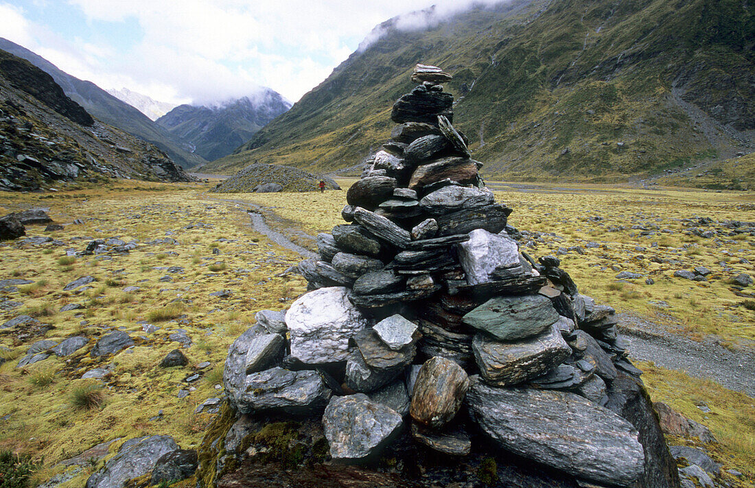 Steinmännchen auf dem Rees Dart Track im oberen Dart Valley, Mt. Aspiring Nationalpark, Südinsel, Neuseeland, Ozeanien