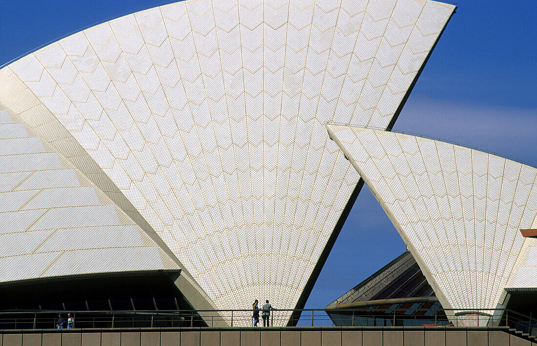 Detail des Opernhauses vor blauem Himmel, Sydney, New South Wales, Australien