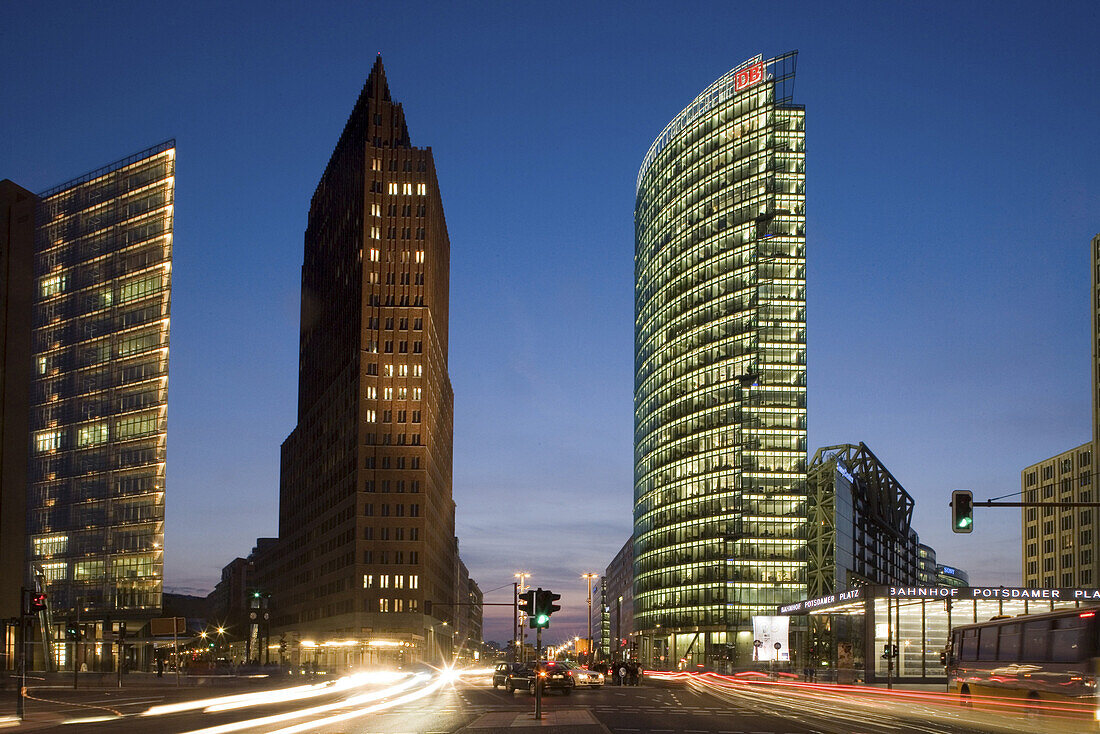 Potsdamer Platz am Abend, Berlin, Deutschland