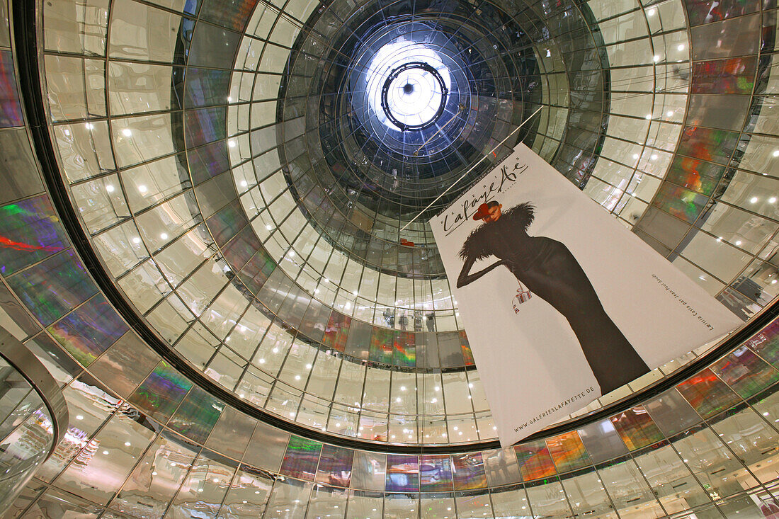 Innenansicht der Galeries Lafayette, Friedrichstadtpassagen, Berlin, Deutschland, Europa