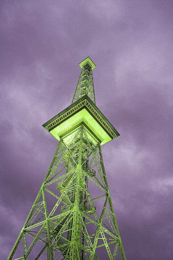 Beleuchteter Funkturm, Berlin, Deutschland
