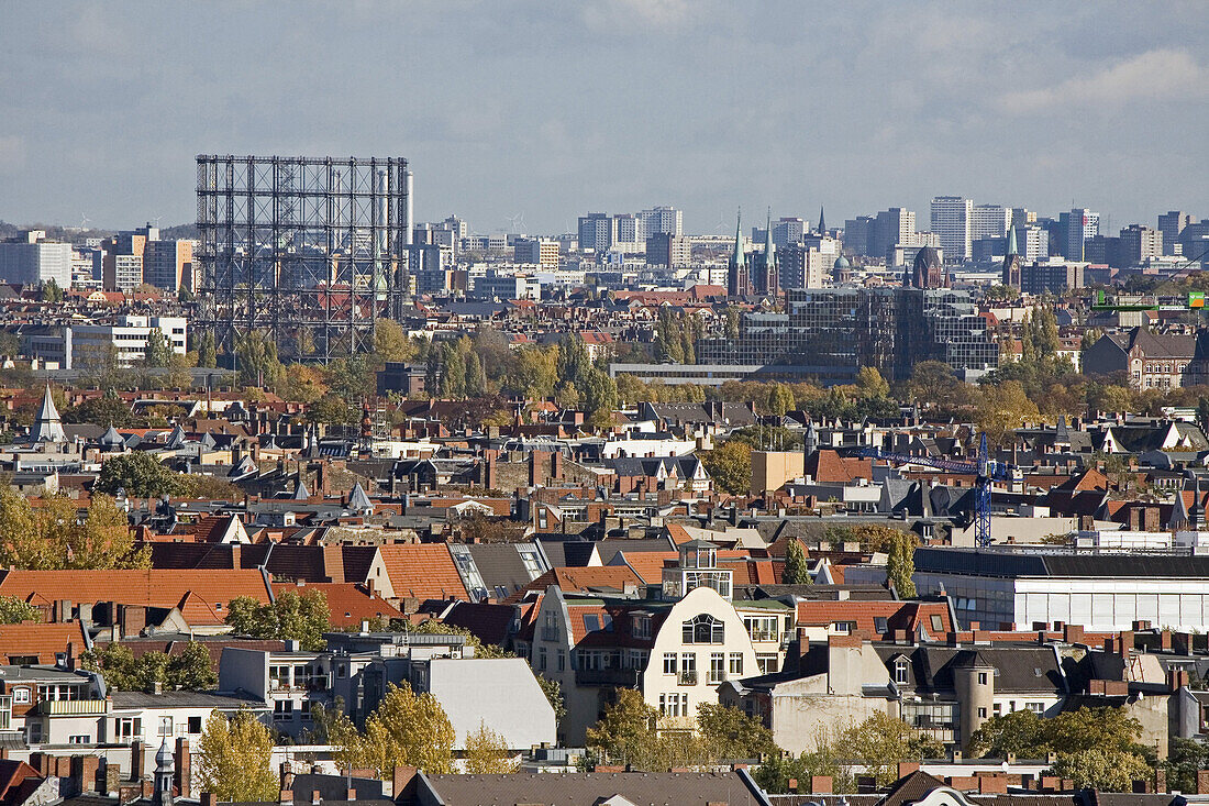 Stadtansicht mit Gasspeicher, Schöneberg, Berlin, Deutschland