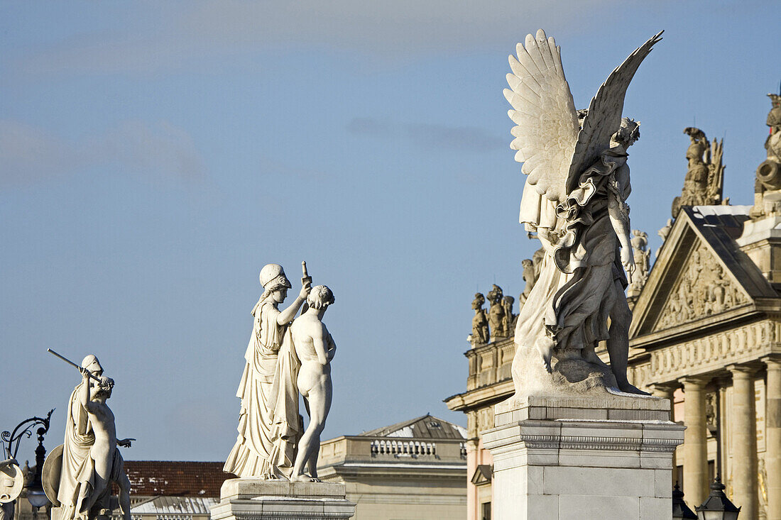 Dachfiguren auf dem Zeughaus (Deutsche Historische Museum), Mitte, Berlin, Deutschland