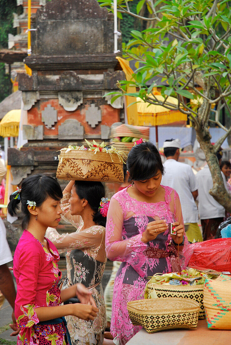 Pilgrims at a temple festival, Pura Samuan Tiga, Bali, Indonesia, Asia