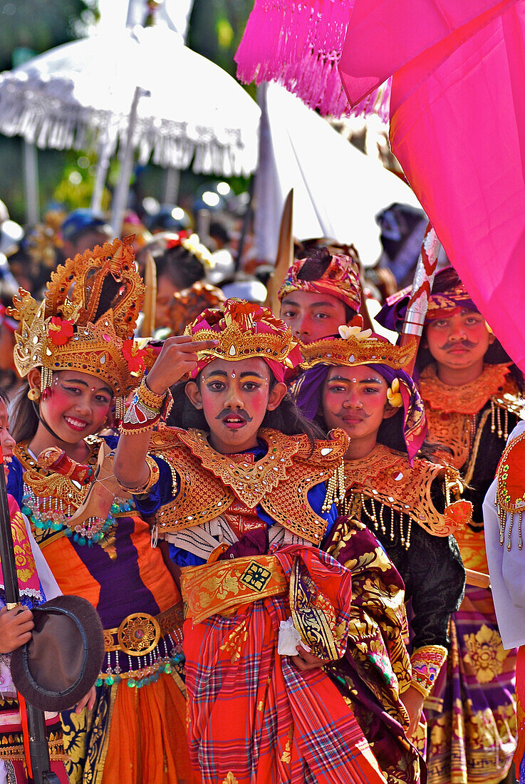 Scholars wearing balinese costumes, Klunkung, Bali, Indonesia, Asia