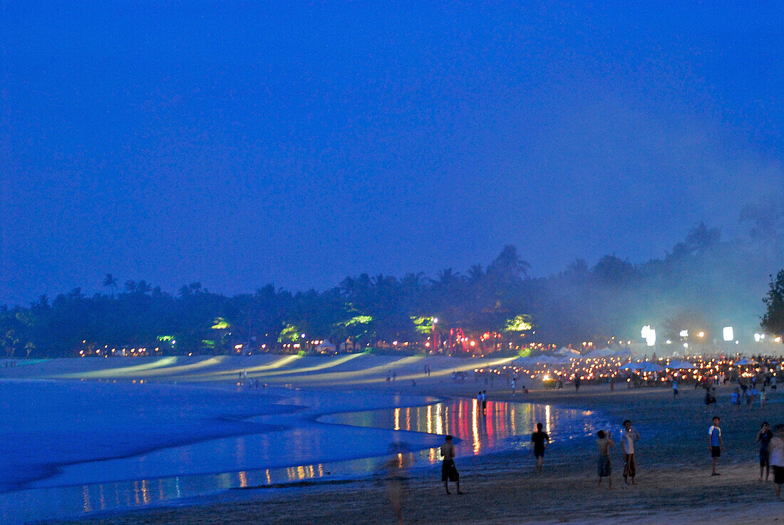 Abendlicher Markt am Strand, Jimbaran, Bali, Indonesien, Asien