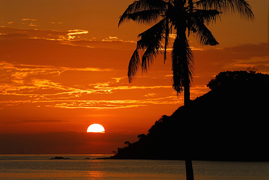 Sonnenaufgang am Tempel Pura Pulaki, Pemuteran, Nord West Bali, Indonesien, Asien