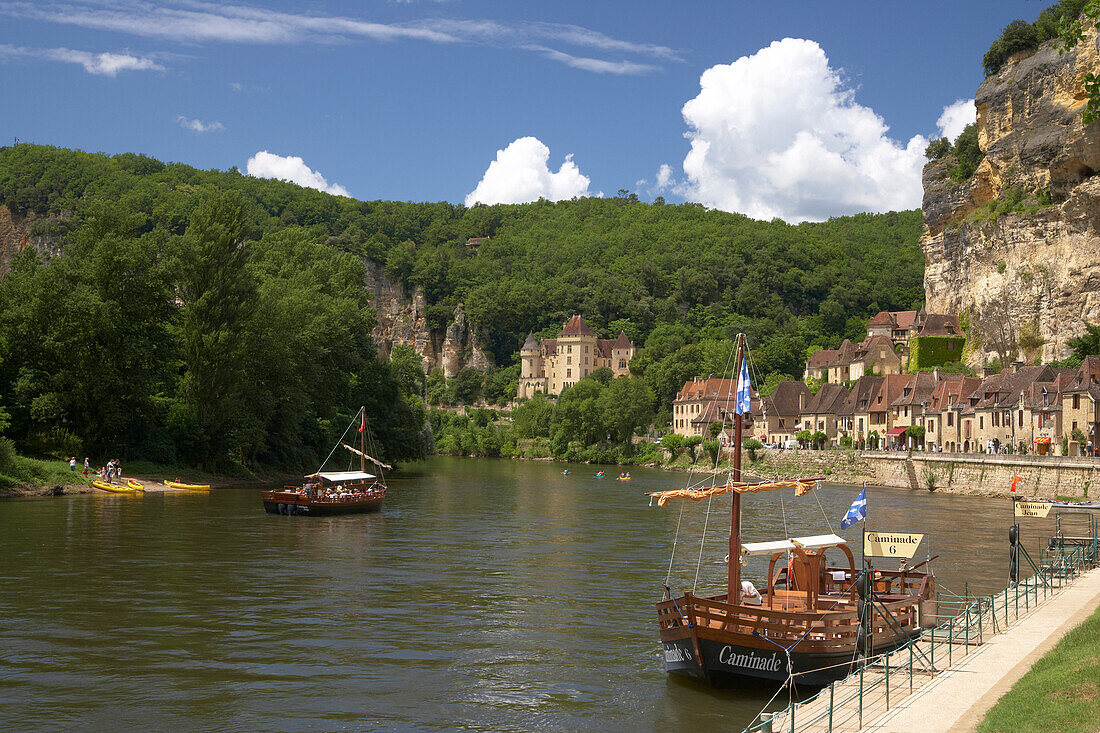 La Roque-Gagéac along the Dordogne river, The Way of St. James, Roads to Santiago, Chemins de Saint-Jacques, Via Lemovicensis,  Dept. Dordogne, Région Aquitaine, France, Europe