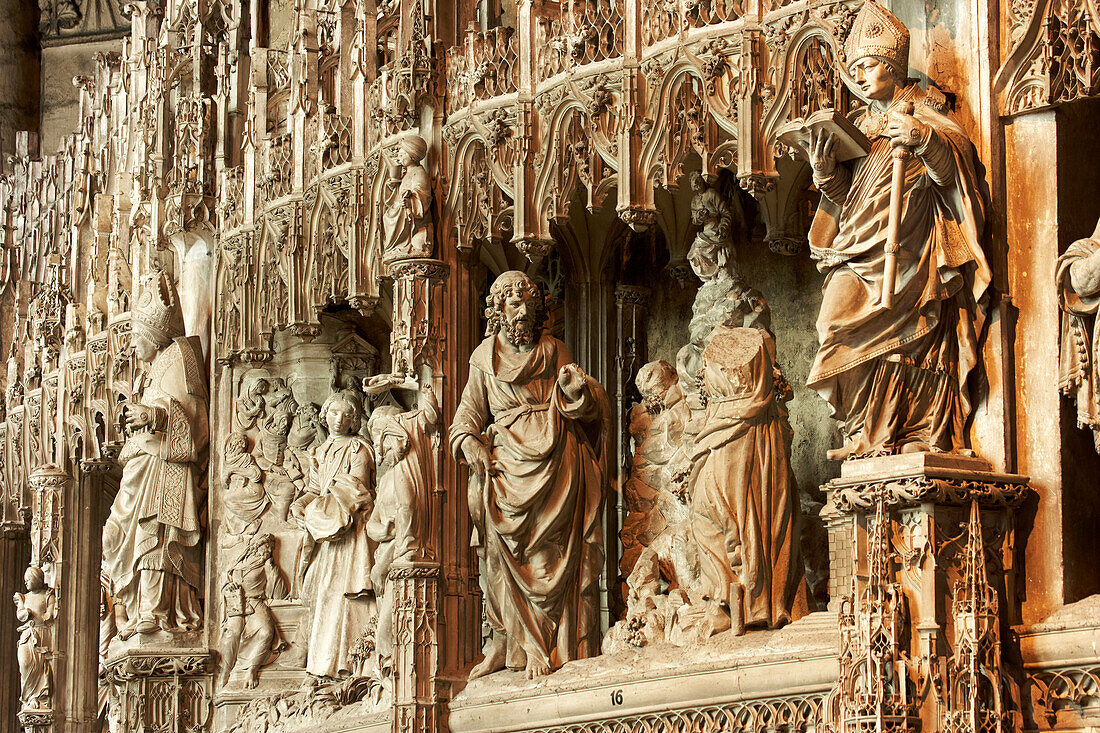 Inside Notre Dame Cathedral in Chartres, Chartres Cathedral, Choir with sculptures, The Way of Saint James, Chemins de Saint-Jacques, Via Turonensis, Chartres, Dept. Eure-et-Loir, Région Centre, France, Europe