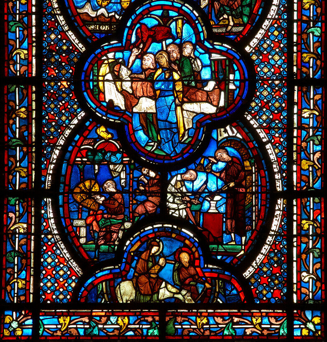 Inside Notre Dame Cathedral in Chartres, Chartres Cathedral, Stained glass window, The Way of Saint James, Chemins de Saint-Jacques, Via Turonensis, Chartres, Dept. Eure-et-Loir, Région Centre, France, Europe