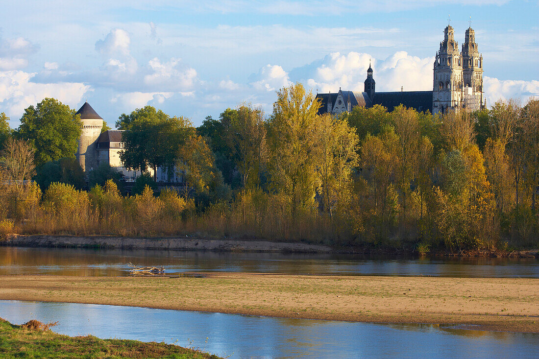 Blick über die Loire auf Kathedrale Saint Gatien, Jakobsweg, Chemins de Saint-Jacques, Via Turonensis, Tours, Dept. Indre-et-Loire, Région Centre, Frankreich, Europa