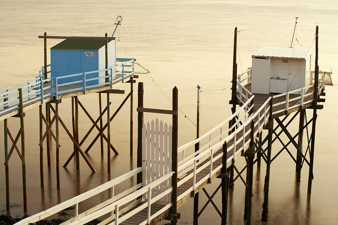 Sunset and fishing huts, The Way of Saint James, Chemins de Saint-Jacques, Via Turonensis, Talmont sur Gironde, Dept. Charente-Maritime, Région Poitou-Charentes, France, Europe