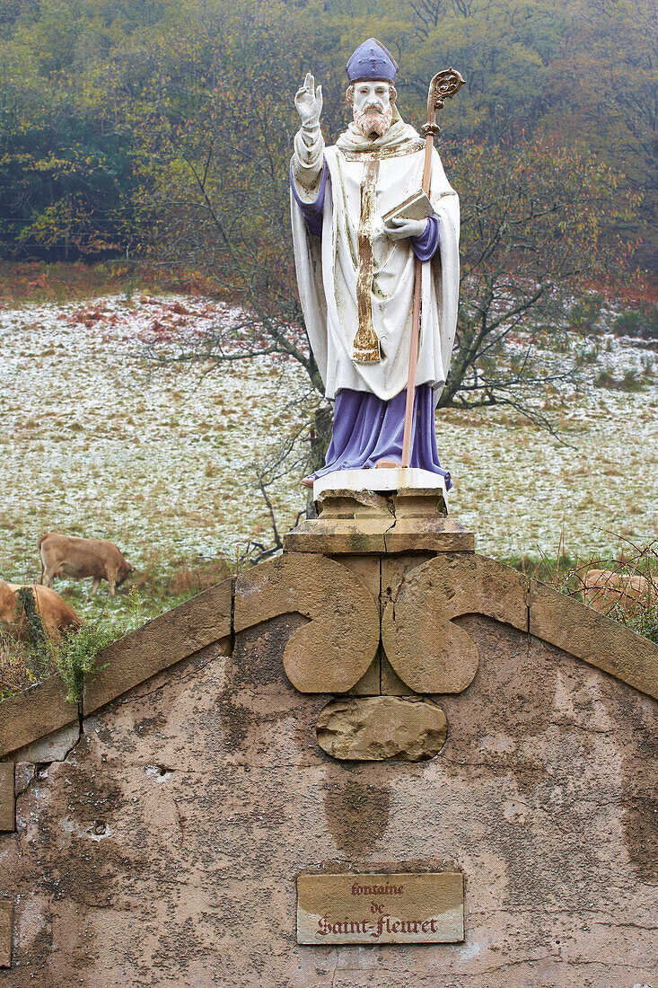 Statue des hl. Florian, Jakobsweg, Chemins de Saint Jacques, Via Podiensis, Dept. Aveyron, Région Midi -Pyrénées, Frankreich, Europa