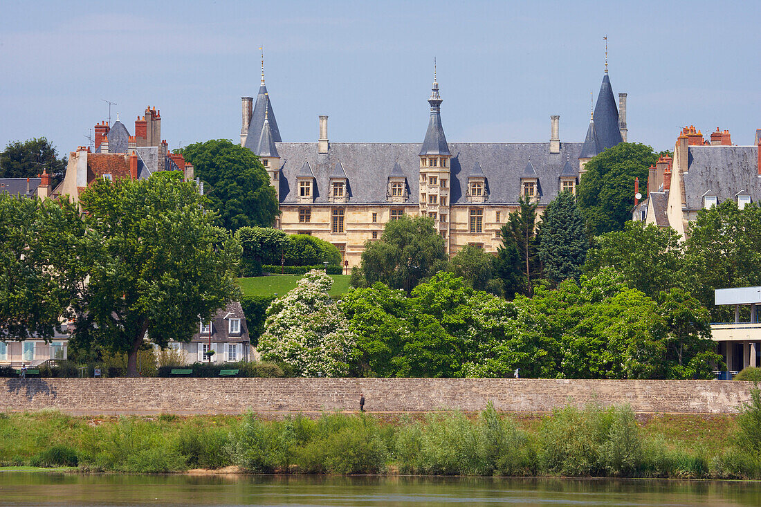 Palais Ducal, Jakobsweg, Chemins de Saint Jacques, Via Lemovicensis, Nevers, Dept. Nièvre, Region Burgund, Frankreich, Europa