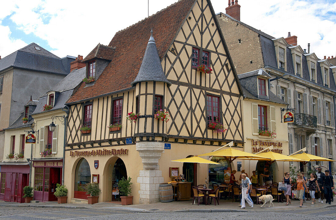 Gastronomie in Altstadt von Bourges, Jakobsweg, Chemins de Saint Jacques, Via Lemovicensis, Bourges, Dept. Cher, Région Centre, Frankreich, Europa