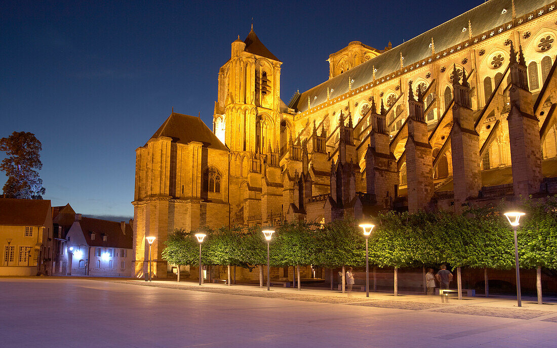 Saint Stephen's cathedral in Bourges in the Evening, Old city of Bourges, The Way of St. James, Chemins de Saint Jacques , Via Lemovicensis, Bourges, Dept. Cher, Région Centre, France, Europe