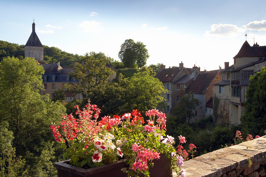 View of Gargilesse village, Chemins de Saint Jacques, The Way of St. James, Via Lemovicensis, Dept. Indre, Région Centre, France, Europe