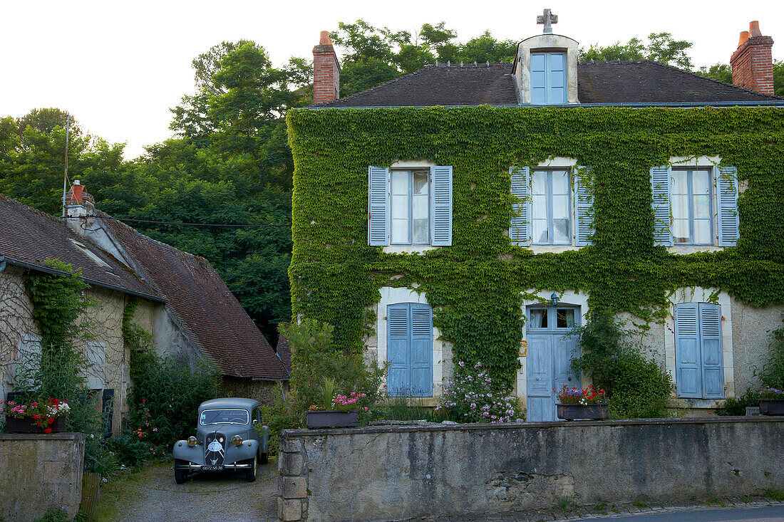 Gargilesse Village in the evening light, The Way of St. James, Chemins de Saint Jacques, Via Lemovicensis, Dept. Indre, Région Centre, France, Europe