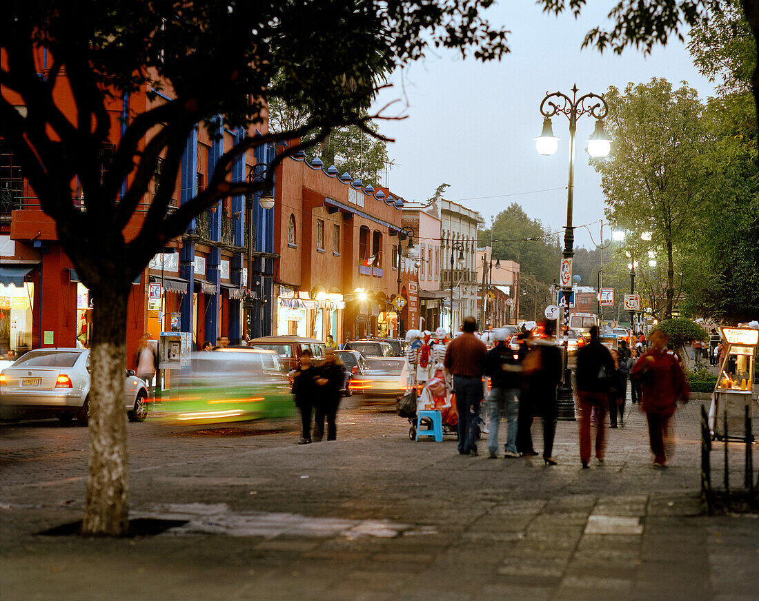 Pedestrians at Jardin Hidalgo in the evening, Centro Historico, Coyoacan, Mexico City, Mexico, America