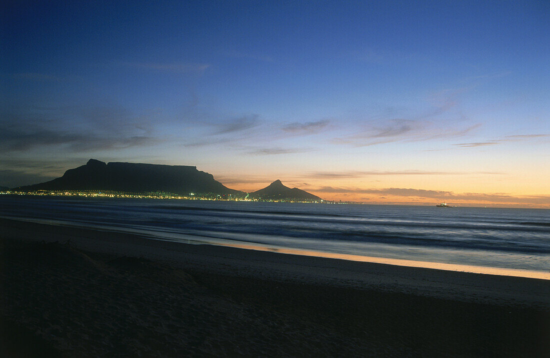 Beach impression in the evening, Bloubergstrand, Cape Town, South Africa, Africa