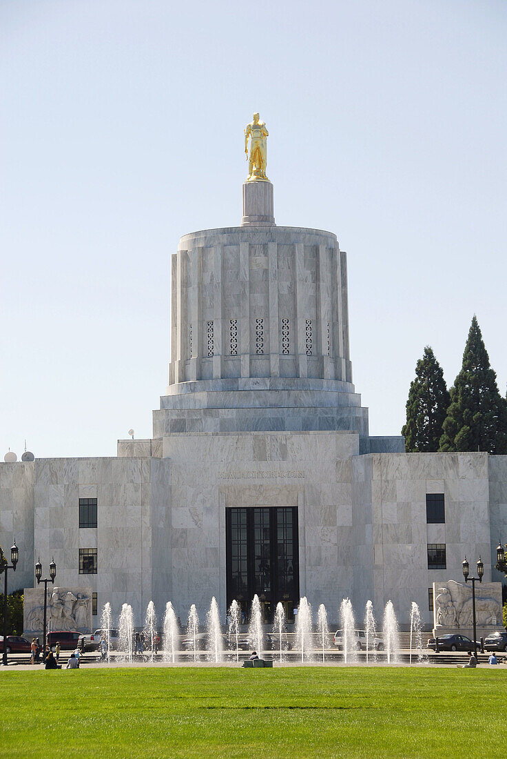 Capitol Building Grounds Salem Oregon OR US United States government legislature legislative law legal architects Trowbridge and Livingston art-deco design capitol mall water fountain