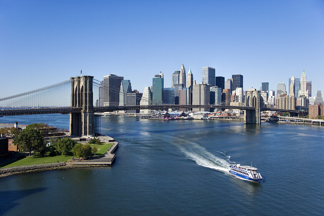 Brooklyn Bridge über den East River, Manhattan, New York City, New York, USA