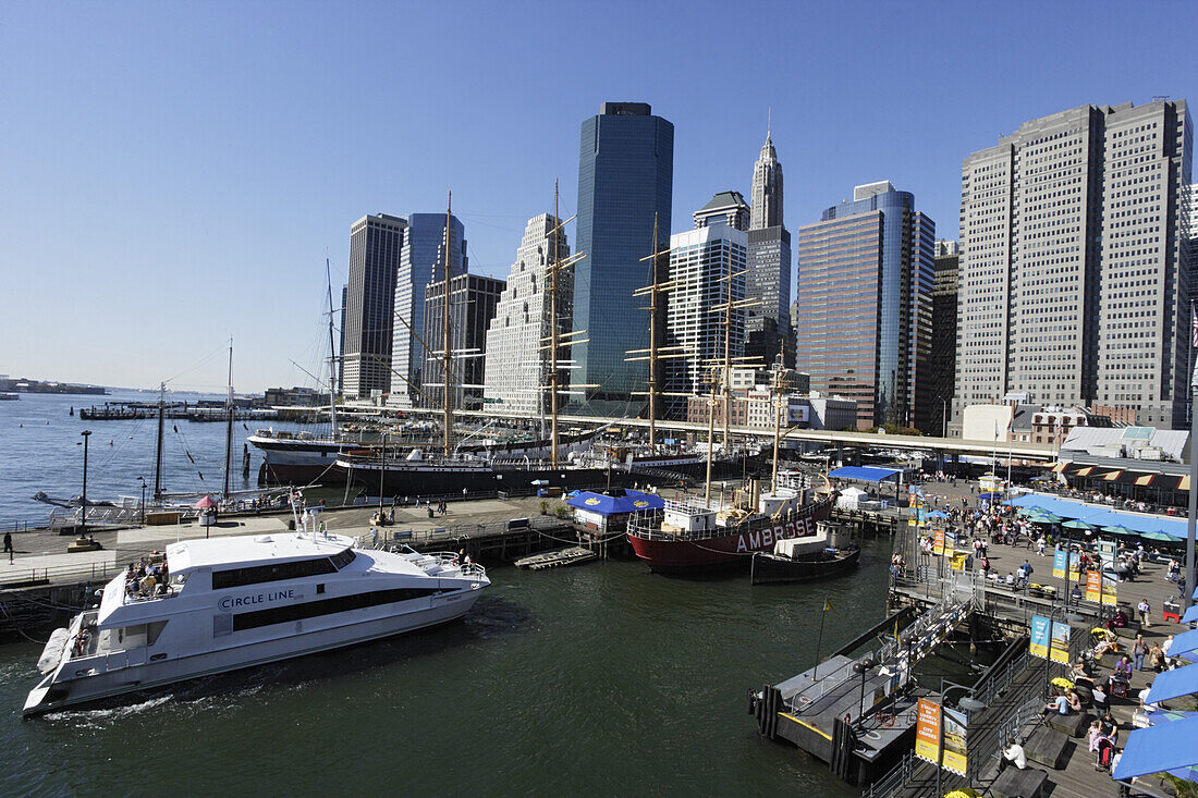 Schiffe am Pier 17, Manhattan, New York City, New York, USA