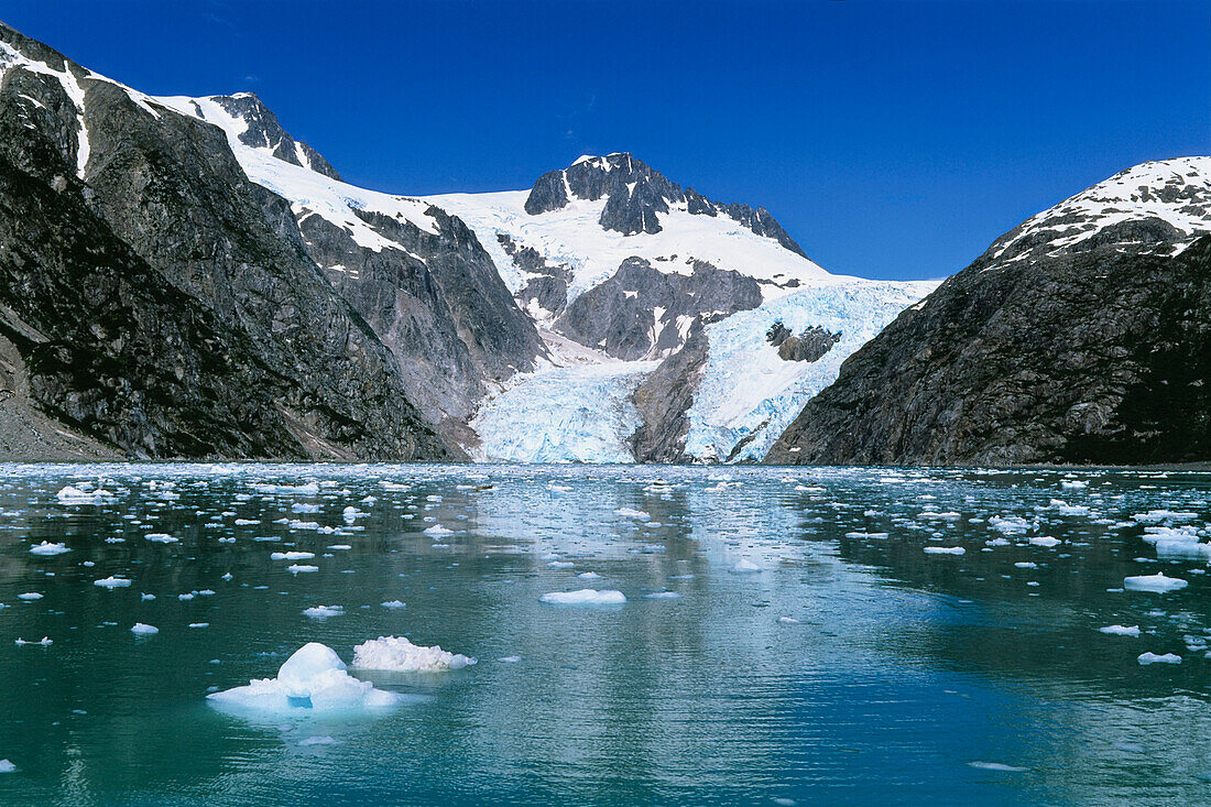Der Northwestern Gletscher unter blauem Himmel, Inside Passage, Alaska