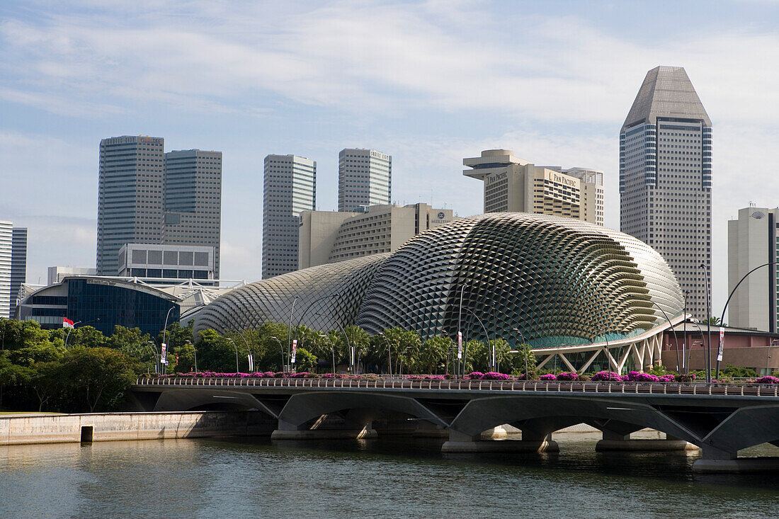 Singapore Convention Center Messegebäude und Hotels, Esplanade Theater im Vordergrund, Singapur, Asien