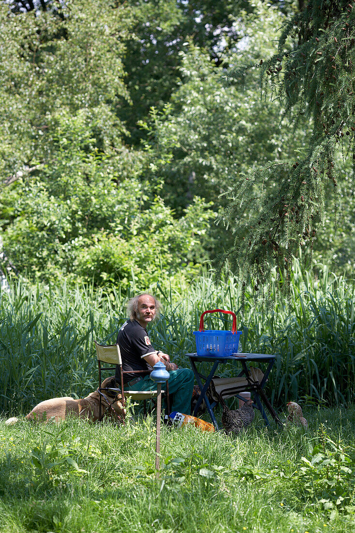 Farm worker resting, biological dynamic (bio-dynamic) farming, Demeter, Lower Saxony, Germany