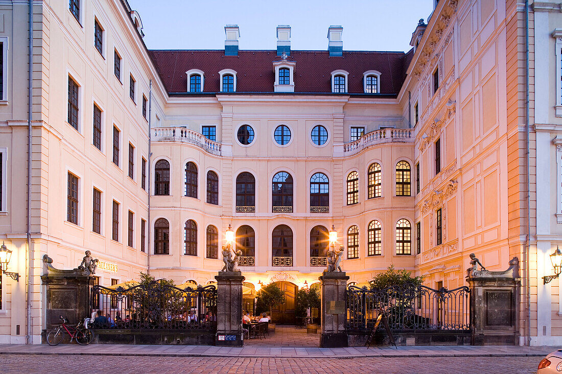 Taschenbergpalais am Abend, Dresden, Sachsen, Deutschland