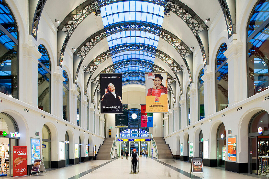 Im Hauptbahnhof, Dresden, Sachsen, Deutschland