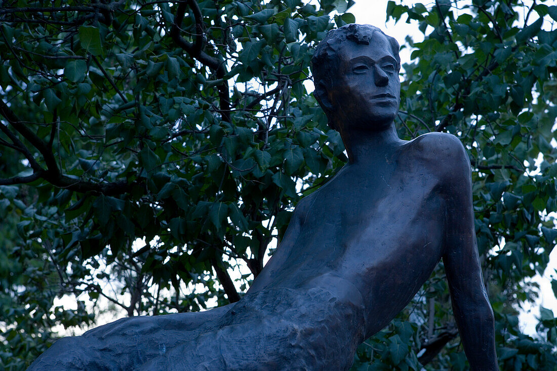 Bronze statue of Erich Kastner, Erich-Kastner-Museum, Dresden, Saxony, Germany