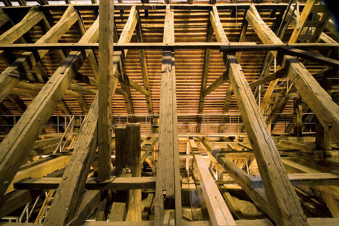 historischer Dachstuhl,  Eichengebälk, Denkmalschutz