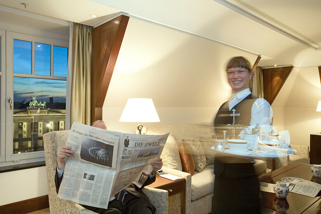 Deluxe Suite, Adlon Kempinski Hotel, view to the famous Brandenburg Gate, Pariser Platz, Berlin, Germany