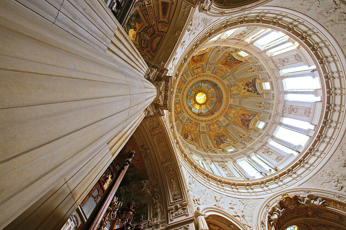 Der Berliner Dom, Säule und Kuppel