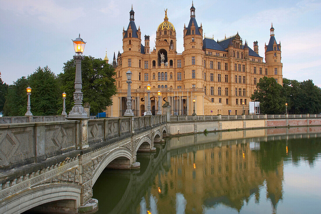 castle of Schwerin, lake of Schwerin, Mecklenburgische Seenplatte, Mecklenburg-Vorpommern, Germany, Europe