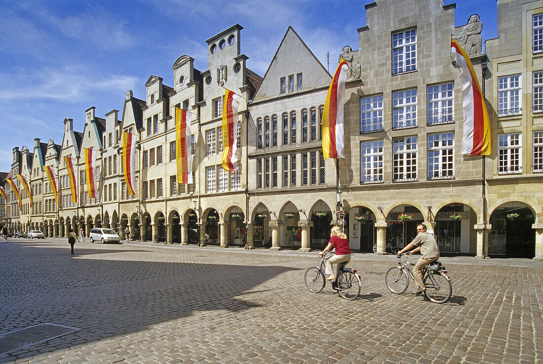 Cyclists at Prinzipal market, Muenster, Muensterland, North Rhine-Westphalia, Germany