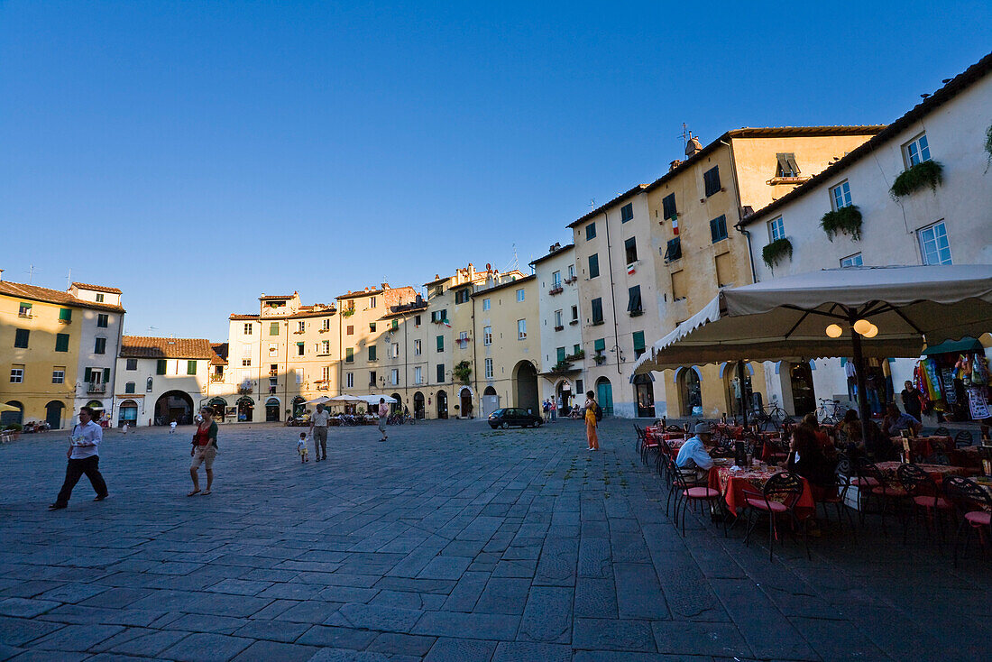 Piazza Anfiteatro, Piazza del Mercato, Lucca, Toskana, Italien, Europa
