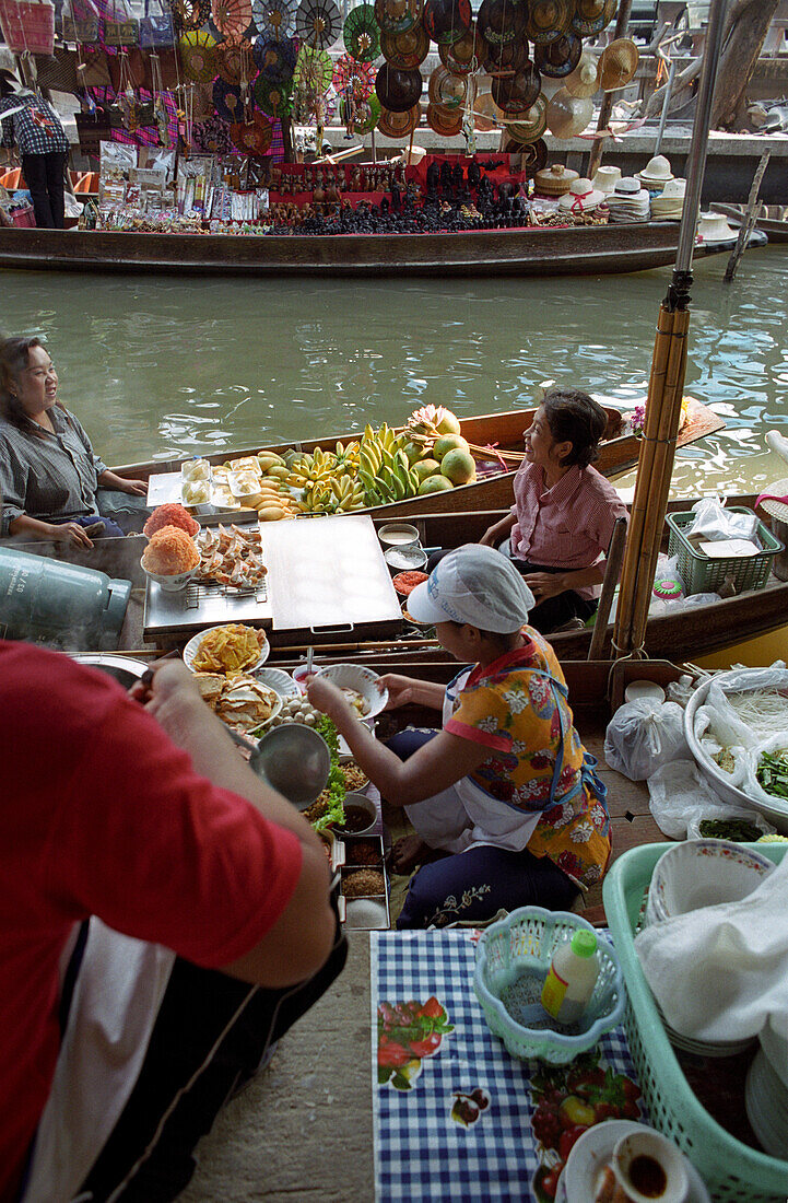 Floating market, Amphoe Damnoen Saduak, Bangkok, Thailand