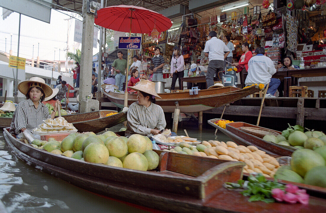 Floating market, Amphoe Damnoen Saduak, Bangkok, Thailand